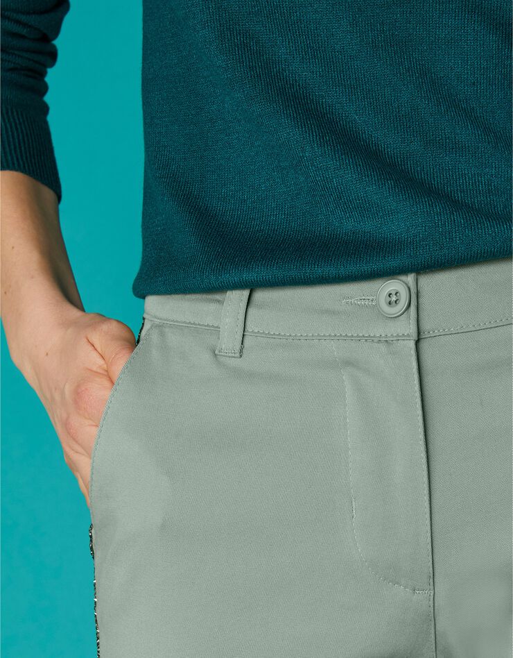 Pantalon chino bande strassée (vert grisé) Pantalon chino bande strassée (vert grisé)