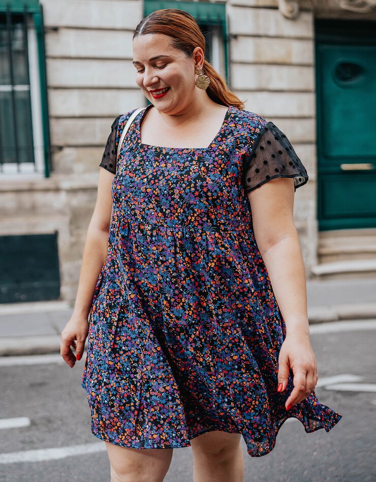 Robe volantée imprimé floral (noir / bleu) Robe volantée imprimé floral (noir / bleu)