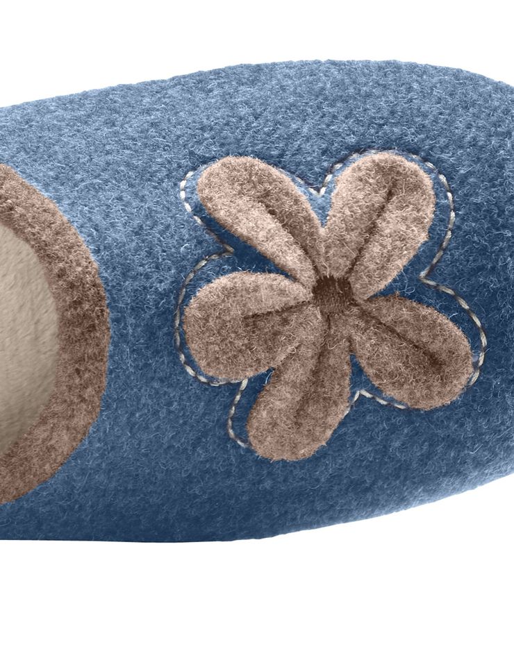 Chaussons mules fleur appliquée - largeur confort (bleu indigo) Chaussons mules fleur appliquée - largeur confort (bleu indigo)