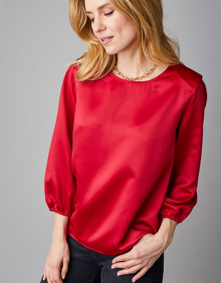 Blouse épaulée en satin uni (rouge foncé) Blouse épaulée en satin uni (rouge foncé)