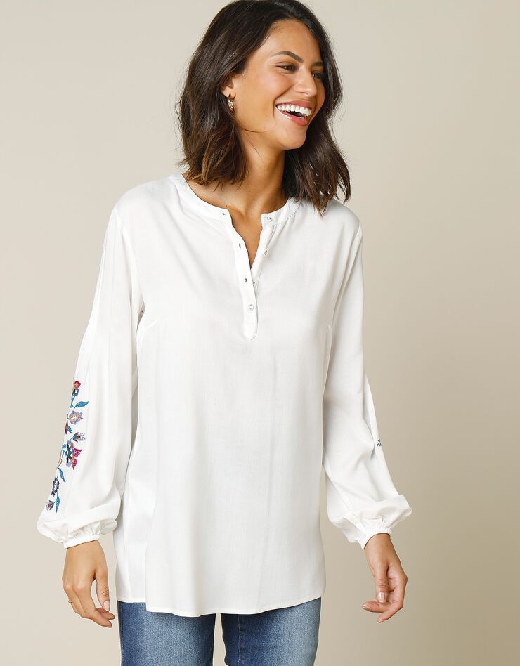 Blouse manches longues plissées et brodées (écru) Blouse manches longues plissées et brodées (écru)