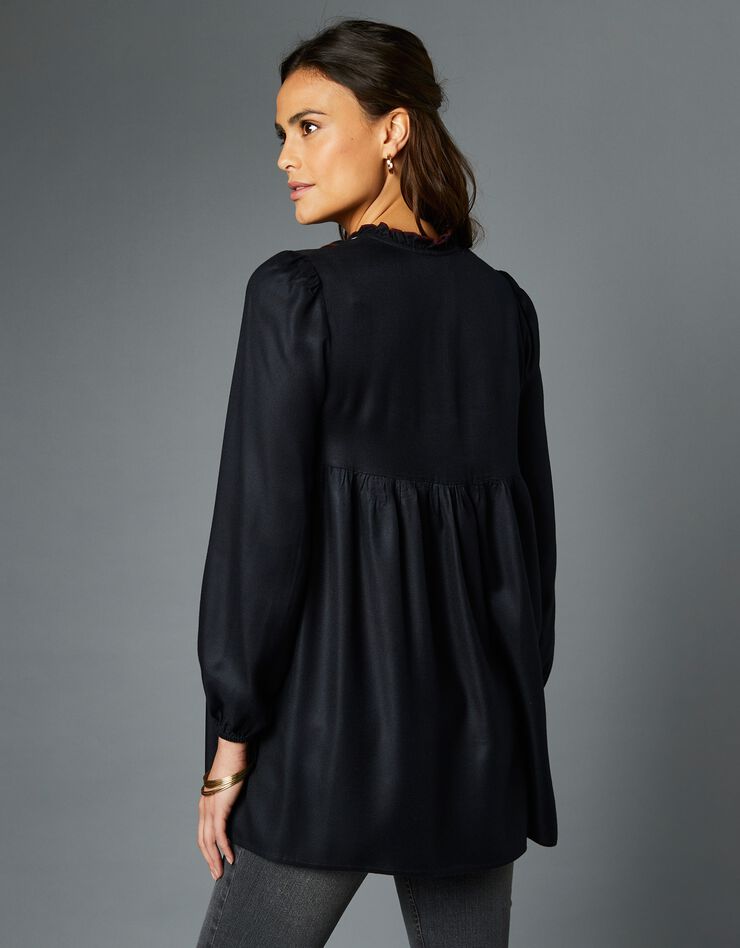 Blouse brodée manches longues (noir) Blouse brodée manches longues (noir)