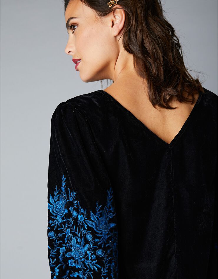 Robe en velours brodé (noir) Robe en velours brodé (noir)