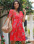 Robe courte imprimé floral, voile fils brillants (rouge / bleu)