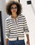 Cardigan rayé à boutons officier, maille fantaisie. (écru / marine)