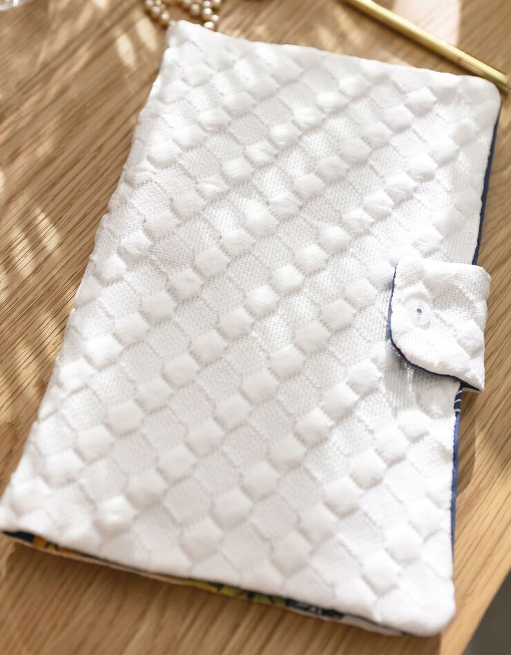Trousse de toilette pressionnée - collection upcycling (blanc) Trousse de toilette pressionnée - collection upcycling (blanc)