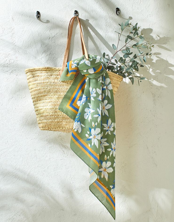 Foulard fabriqué en France imprimé fleurs, 98x98 cm, coton biologique (vert) Foulard fabriqué en France imprimé fleurs, 98x98 cm, coton biologique (vert)