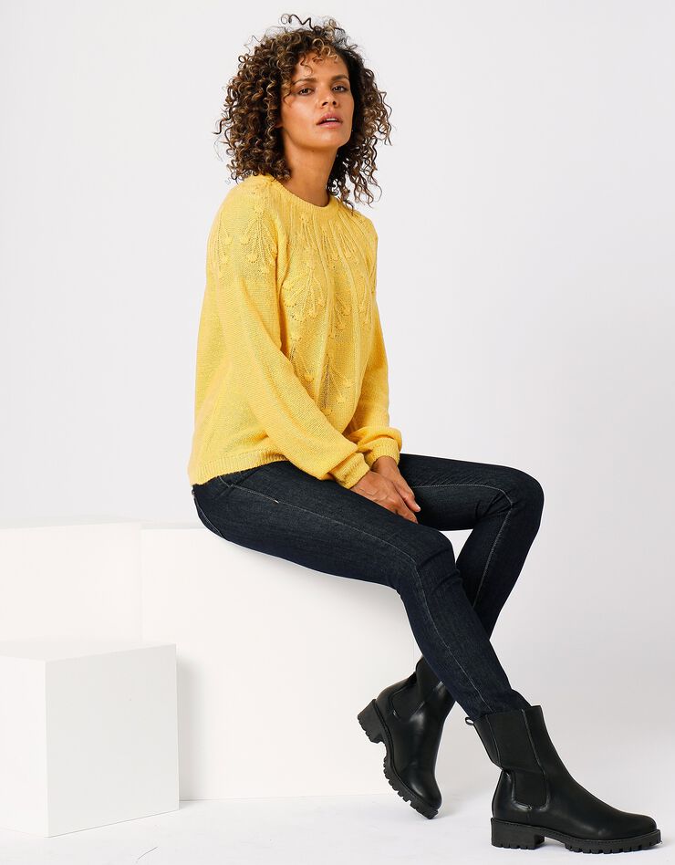 Pull manches longues torsades et pompons (jaune) Pull manches longues torsades et pompons (jaune)