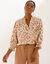 Blouse bicolore col tunisien, manches coudes smock&eacute;es (noisette / beige)