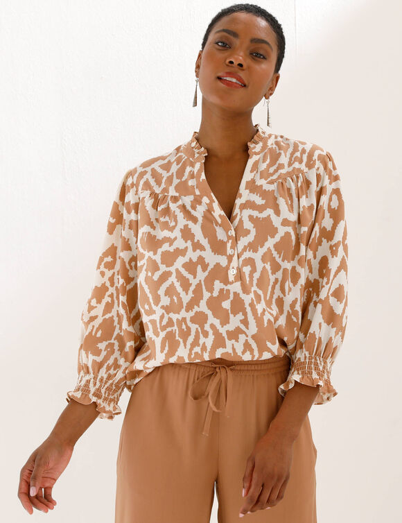 Blouse bicolore col tunisien, manches coudes smock&eacute;es (noisette / beige)
