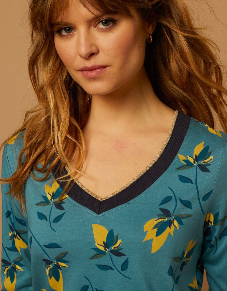 Tee-shirt col V biais doré imprimé fleurs (bleu / safran) Tee-shirt col V biais doré imprimé fleurs (bleu / safran)
