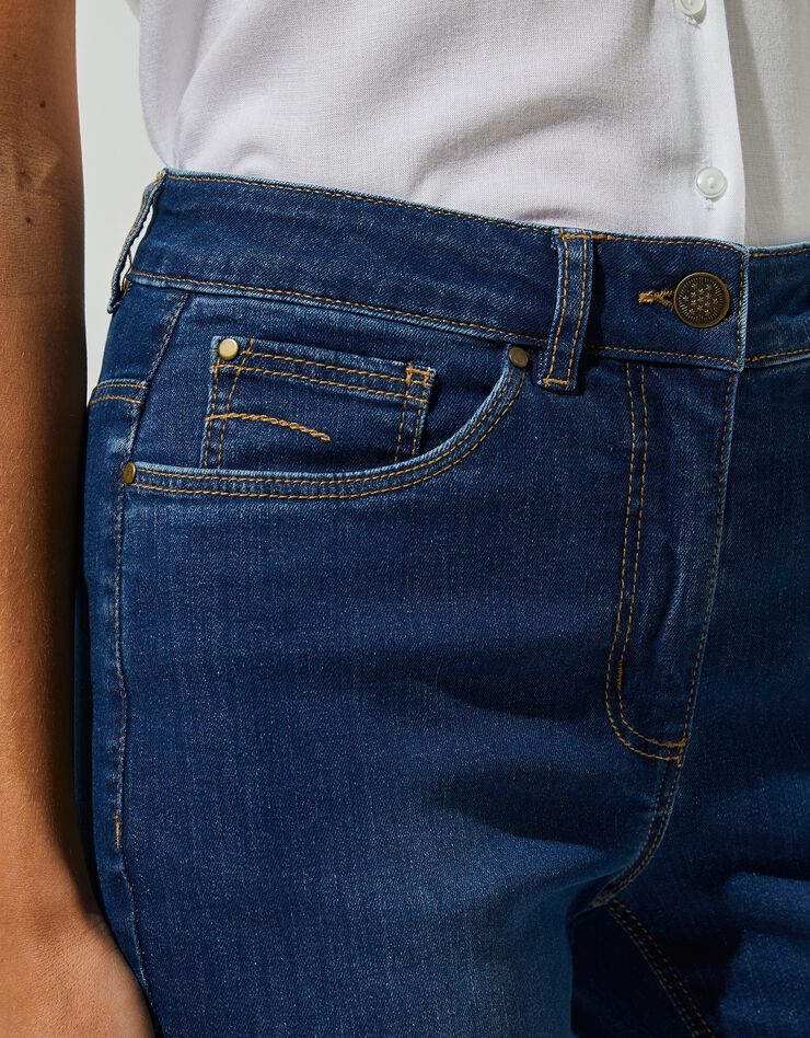 Jean stretch coupe bootcut, poches brodées (stone) Jean stretch coupe bootcut, poches brodées (stone)
