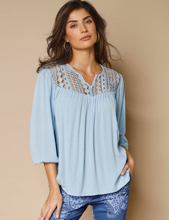 Blouse macramé manches 3/4 (bleu ciel)