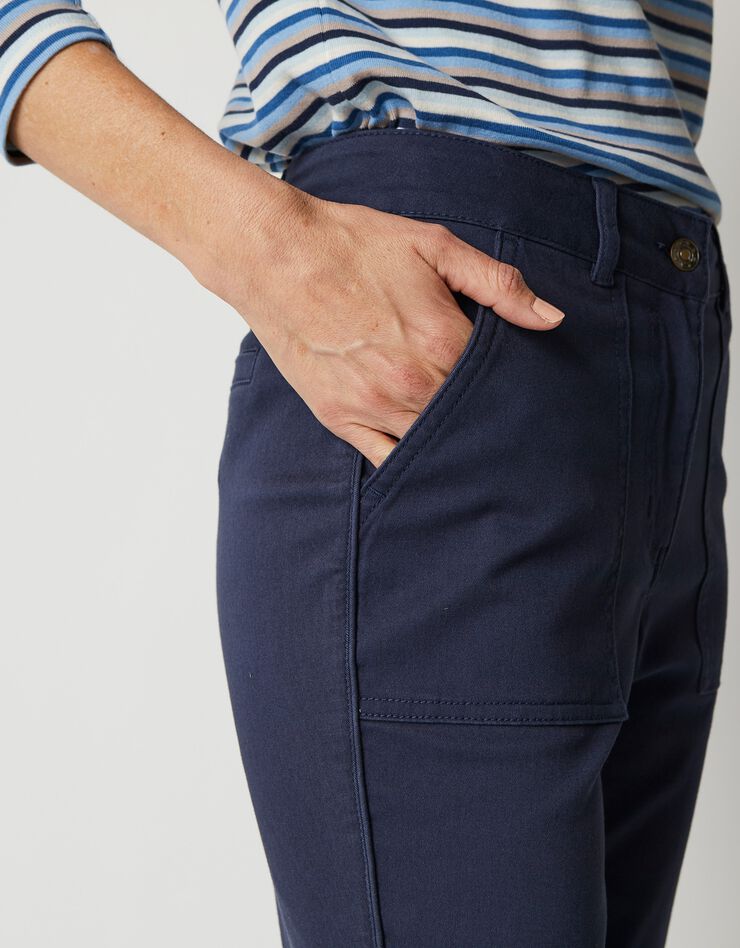 Pantalon chino à poches plaquées (marine) Pantalon chino à poches plaquées (marine)