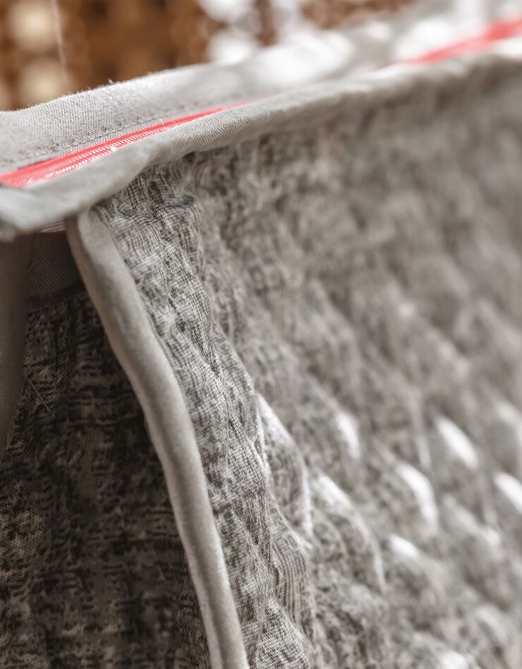 Trousse de toilette zippée matelassée - collection upcycling (gris) Trousse de toilette zippée matelassée - collection upcycling (gris)
