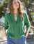Gilet boutonné col rond à écailles, maille ajourée (vert)