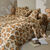 Linge de lit Pedro en polycoton imprimé peau de bête (sable)