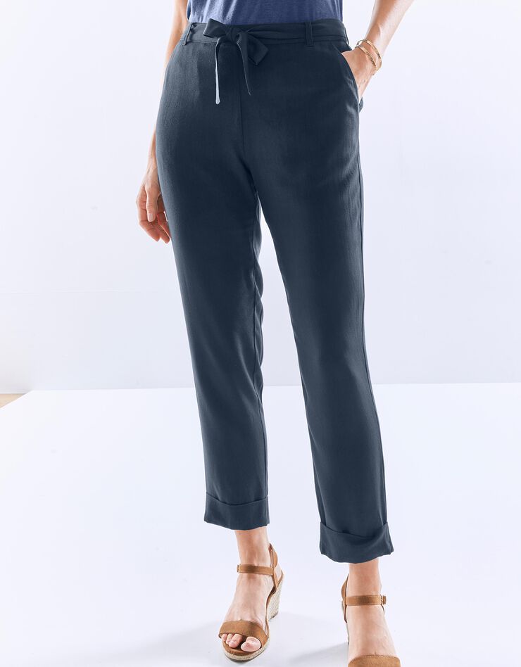 Pantalon 7/8ème fuselée uni, tissu fluide (marine) Pantalon 7/8ème fuselée uni, tissu fluide (marine)