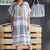 Poncho de plage rayé style fouta (blanc / gris)