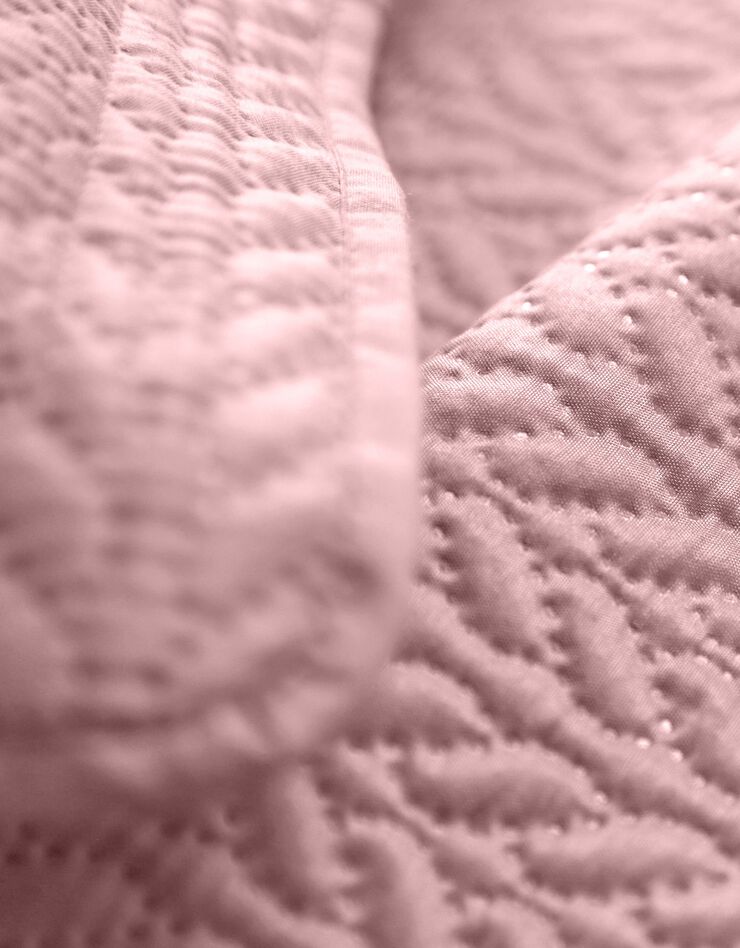 Couvre-lit matelassé microfibre motif géométrique (rose poudré) Couvre-lit matelassé microfibre motif géométrique (rose poudré)