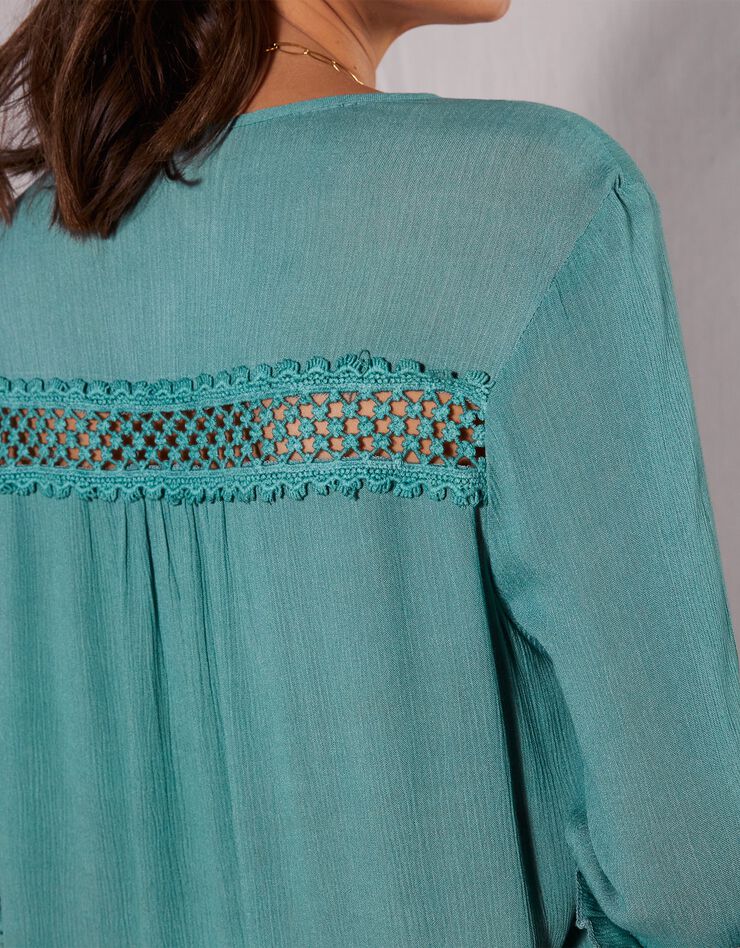Blouse unie détails macramé (vert grisé) Blouse unie détails macramé (vert grisé)
