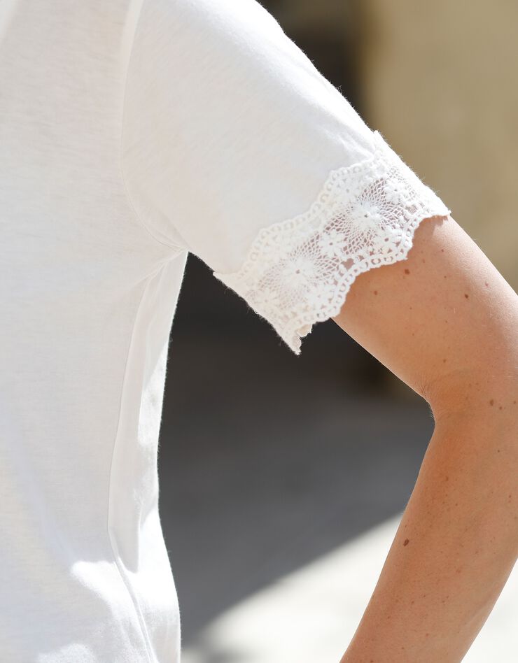 Tee-shirt col carré galon fantaisie (blanc) Tee-shirt col carré galon fantaisie (blanc)