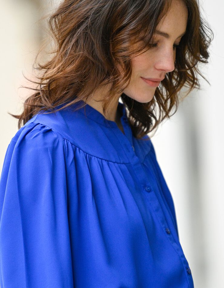 Blouse boutonnée col officier (bleu dur) Blouse boutonnée col officier (bleu dur)