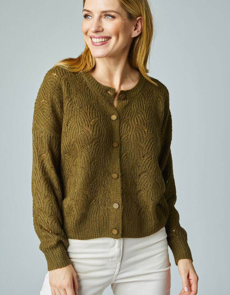 Gilet boutonné col rond maille fantaisie ajourée (vert olive) Gilet boutonné col rond maille fantaisie ajourée (vert olive)