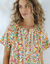 Blouse manches courtes finitions en macramé, imprimée (écru / rose)