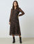 Robe-chemisier longue en voile jacquard imprim&eacute; floral (noir / violine)