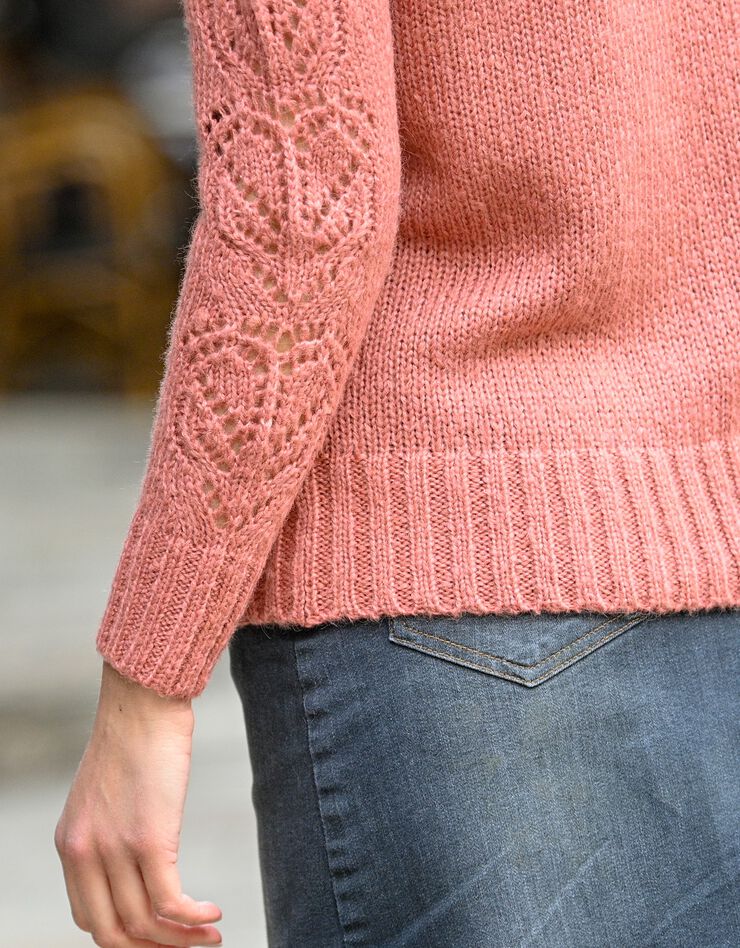 Pull ajouré épaules froncées (rose pâle) Pull ajouré épaules froncées (rose pâle)