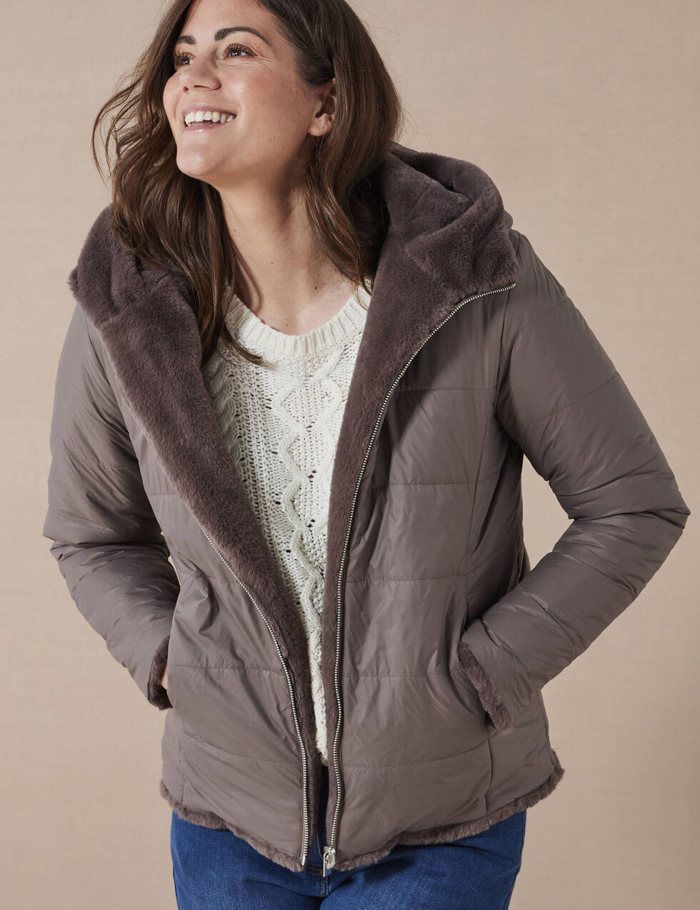Veste fausse fourrure r?�versible en doudoune, taupe fonc?� | Blancheporte