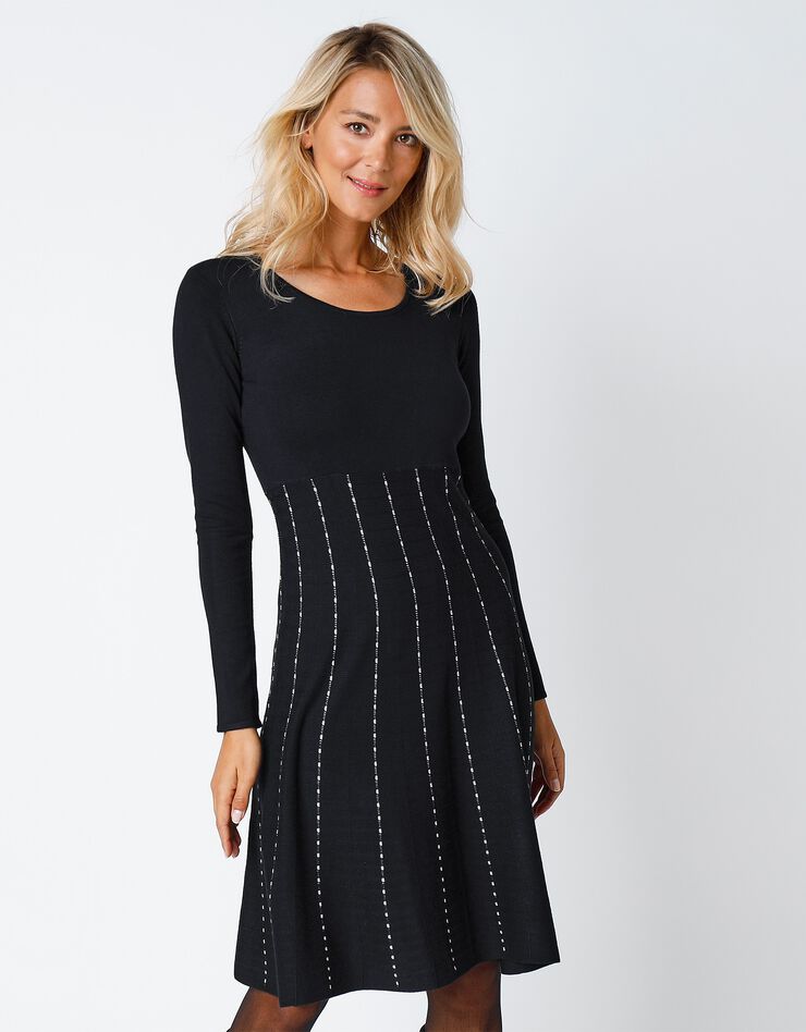 Robe pull forme danseuse, jupe évasée. (noir) Robe pull forme danseuse, jupe évasée. (noir)