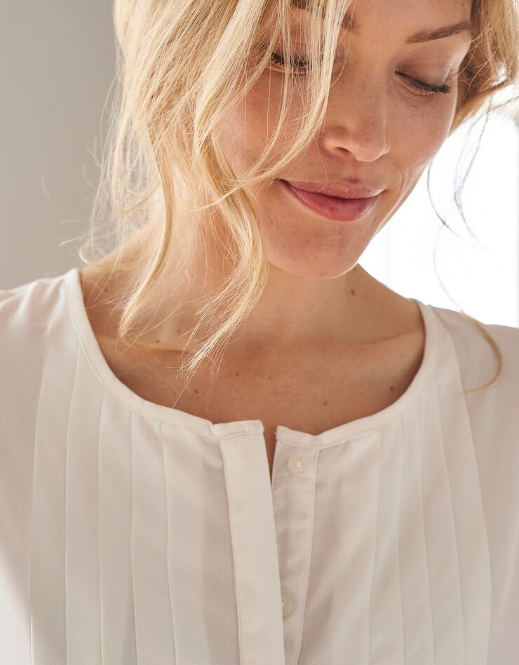 Blouse boutonnée à plis évasée unie, crêpe (écru) Blouse boutonnée à plis évasée unie, crêpe (écru)