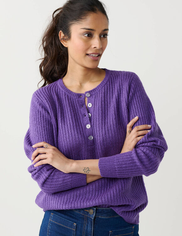 Pull col tunisien &agrave; boutons paillet&eacute;s, maille anglaise (violet)