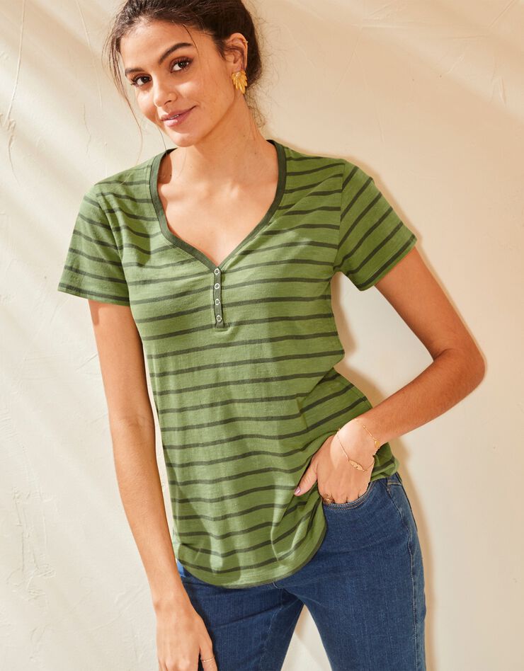 Tee-shirt col V rayé bicolore (kaki / vert) Tee-shirt col V rayé bicolore (kaki / vert)