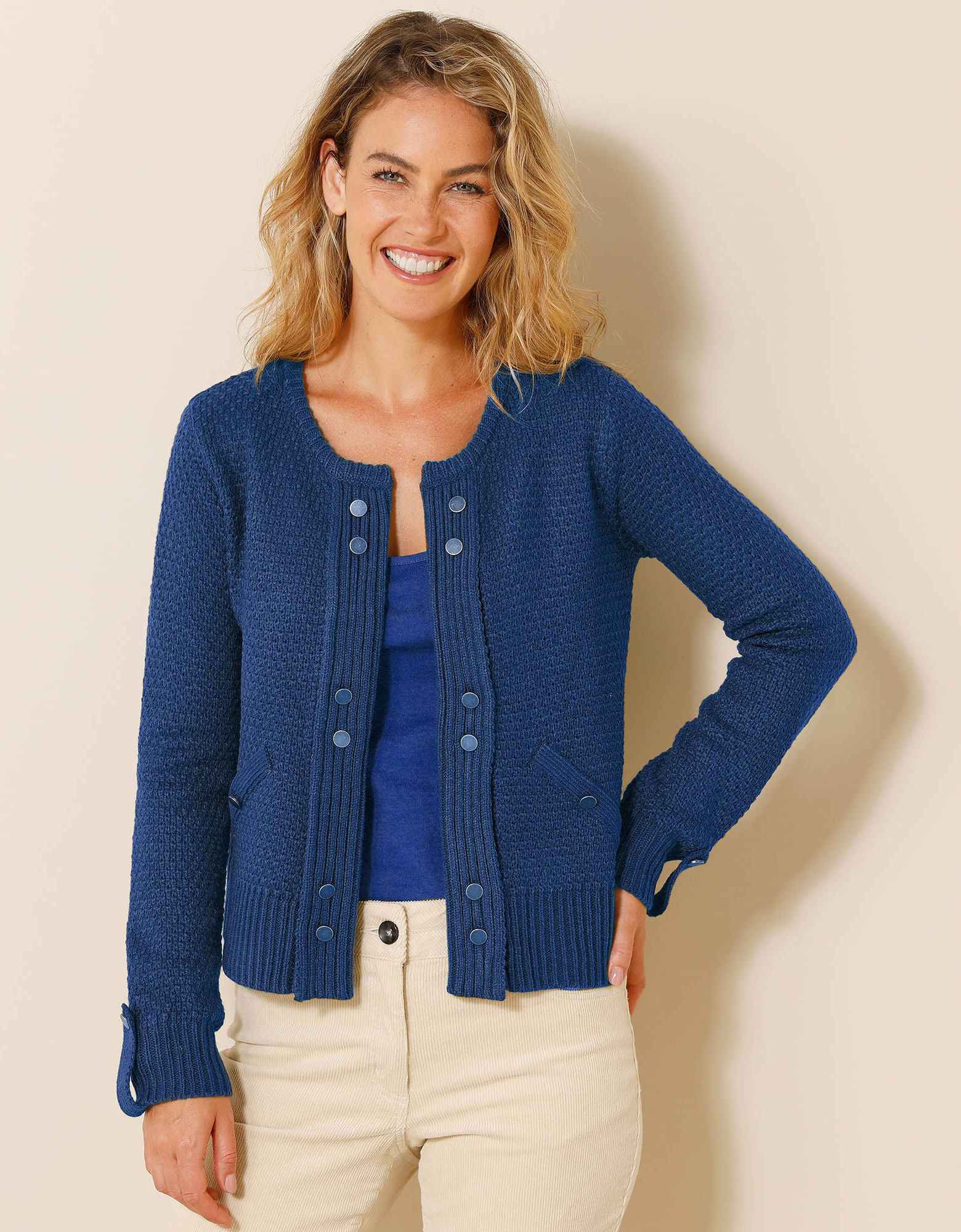 Gilet maille épaisse poches boutons dorés