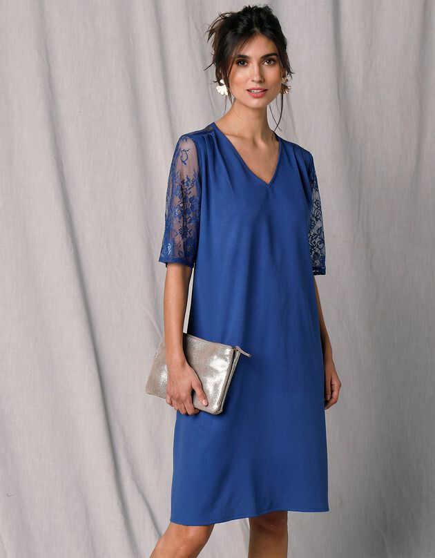 Robe courte manches aux coudes crêpe et dentelle (bleu) Robe courte manches aux coudes crêpe et dentelle (bleu)