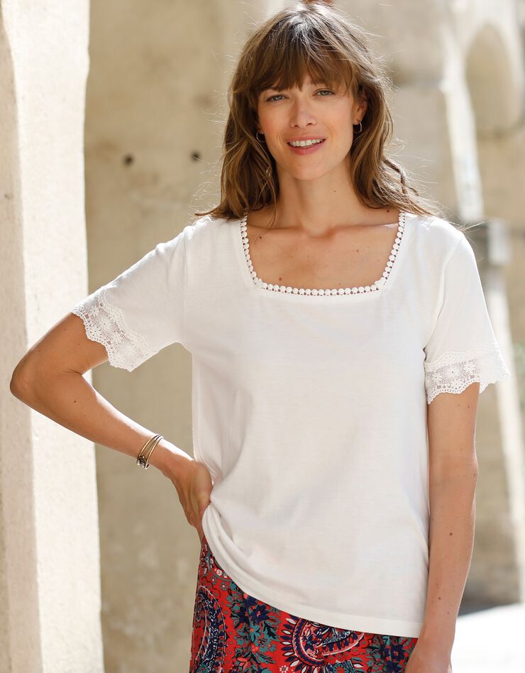Tee-shirt col carré galon fantaisie (blanc) Tee-shirt col carré galon fantaisie (blanc)