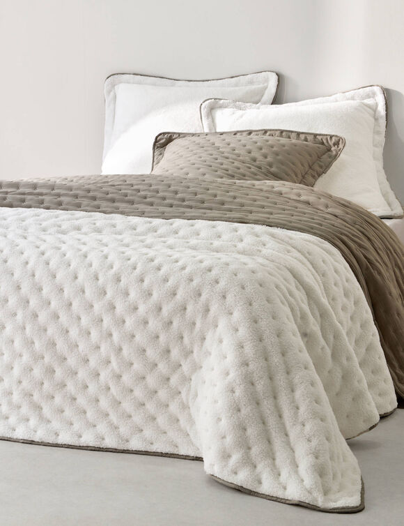 Couvre-lit r&eacute;versible microfibre matelass&eacute;e/sherpa (beige)