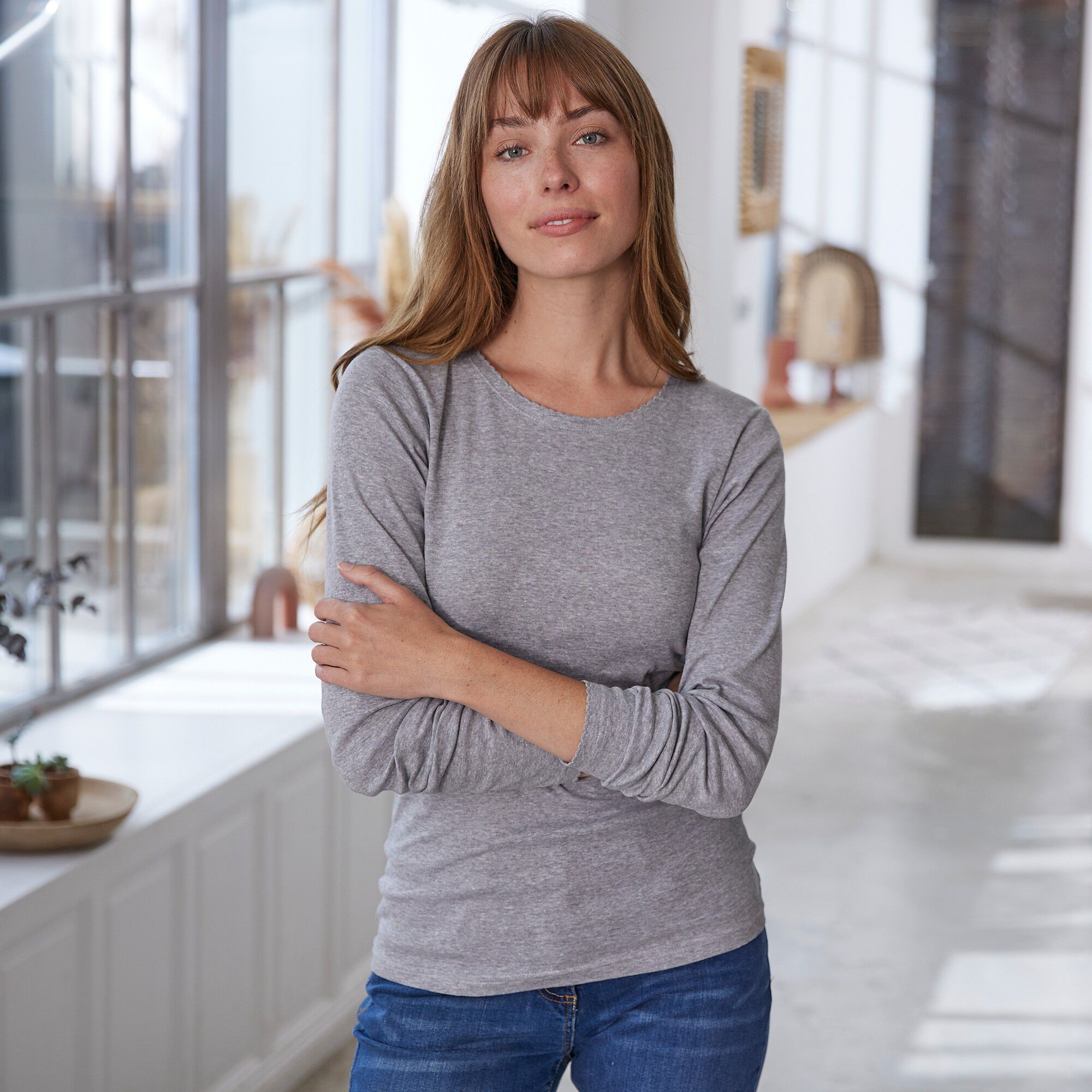 T-shirt Femme Blanche Porte, Taille 36 - Manches Longues, Gris, Motif Fleurs Noires En Polyester - Occasion Très Bon état
