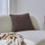 Coussin uni biais en jute  (chocolat)