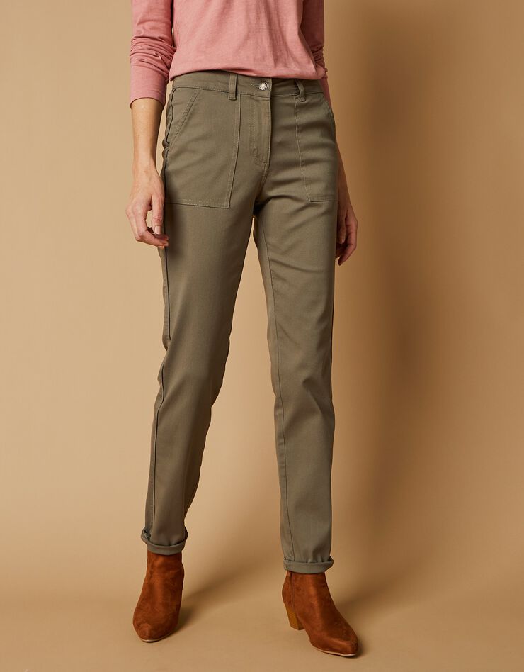 Pantalon chino à poches plaquées (kaki) Pantalon chino à poches plaquées (kaki)