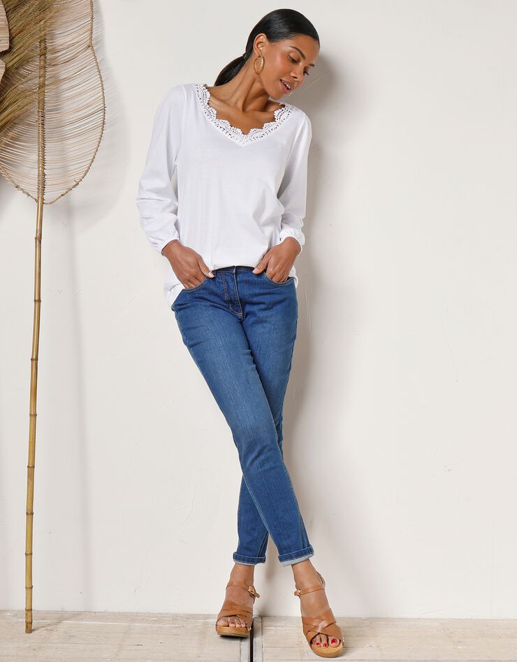 Tee-shirt uni col V finition macramé, manches 3/4 (blanc) Tee-shirt uni col V finition macramé, manches 3/4 (blanc)