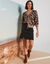 Gilet à nouettes, jacquard motif léopard (beige / noir)