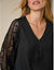 Blouse macramé col V manches longues, crêpe fluide (noir)