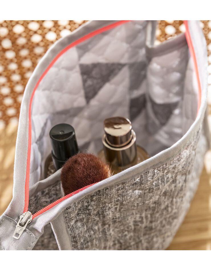 Trousse de toilette zippée matelassée - collection upcycling (gris) Trousse de toilette zippée matelassée - collection upcycling (gris)