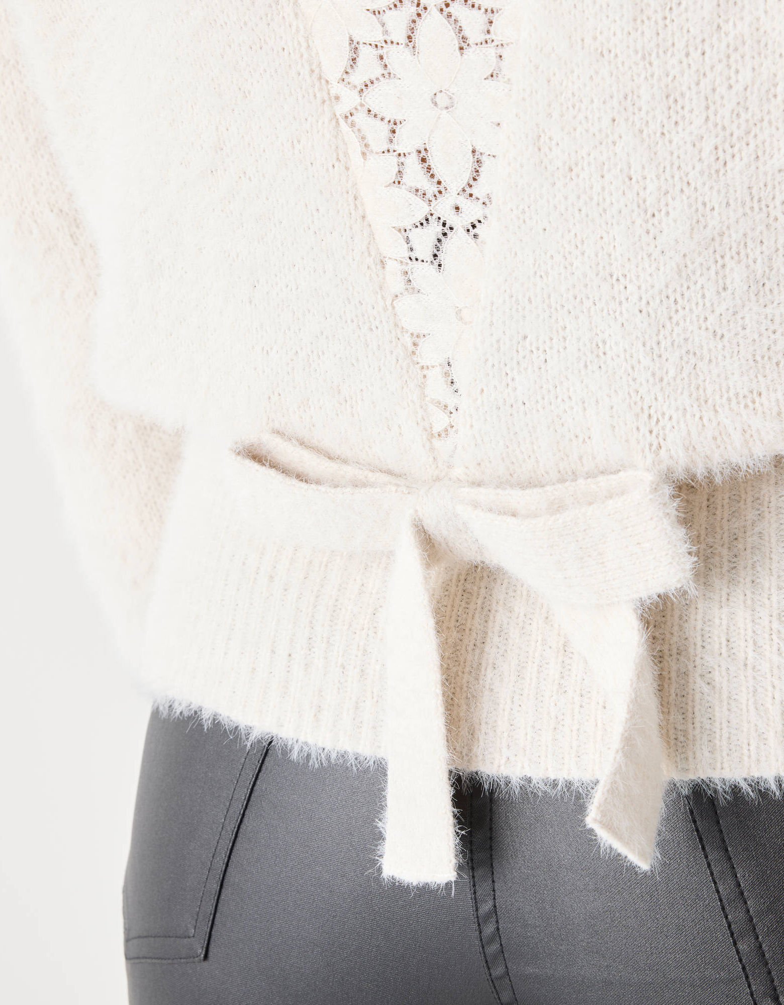 Beau Pull Pour Femme - Marque Armand Thiery Affinités - Occasion Très Bon état
