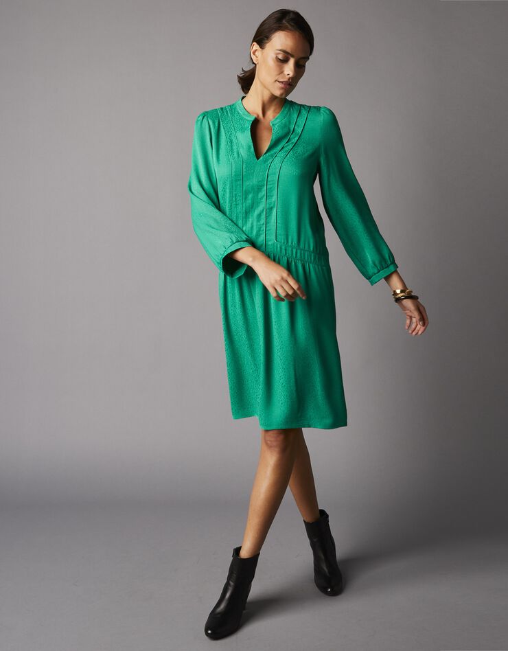 Robe courte en jacquard satiné, manches 7/8ème blousantes (vert)