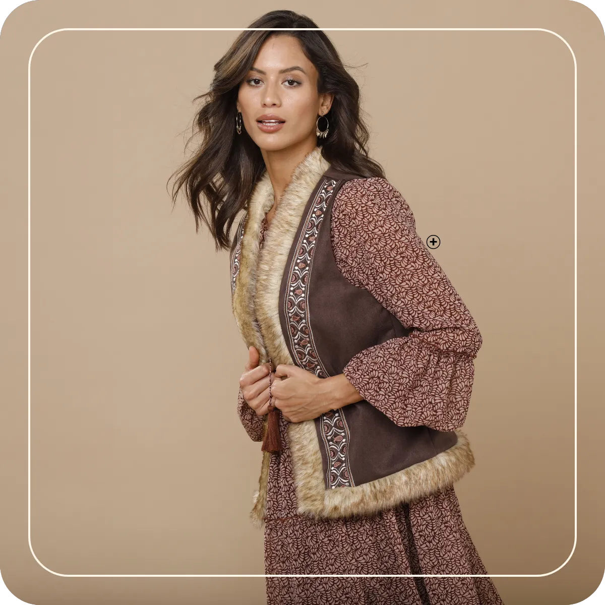 Veste brodée sans manches imprimée, idéale à superposer sur une robe pour un look chaud et bohème en hiver – Blancheporte